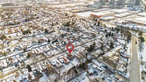 Photo 3 at 66 Sonmore Drive, Malvern West, Toronto