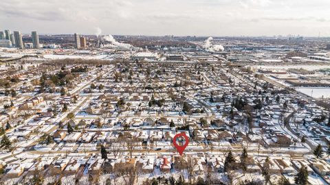 Photo 4 at 66 Sonmore Drive, Malvern West, Toronto