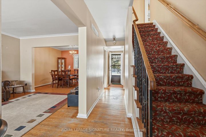 Photo 3 at 1389 Tyneburn Crescent, Applewood, Mississauga