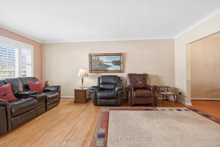 Photo 5 at 1389 Tyneburn Crescent, Applewood, Mississauga