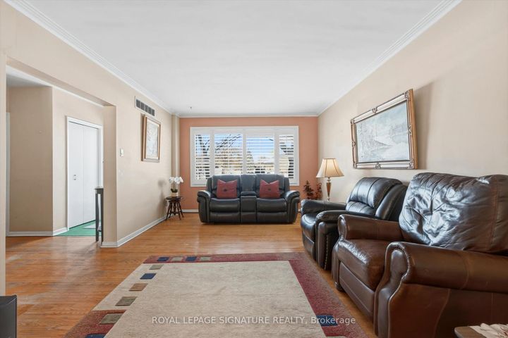 Photo 6 at 1389 Tyneburn Crescent, Applewood, Mississauga