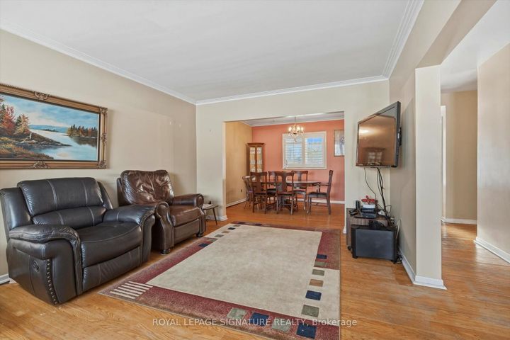 Photo 7 at 1389 Tyneburn Crescent, Applewood, Mississauga