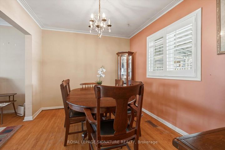 Photo 9 at 1389 Tyneburn Crescent, Applewood, Mississauga