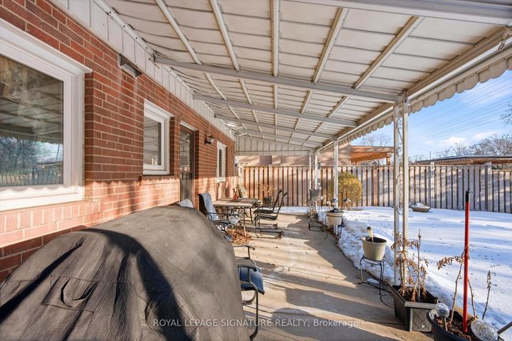 Photo 14 at 1389 Tyneburn Crescent, Applewood, Mississauga