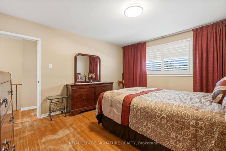 Photo 22 at 1389 Tyneburn Crescent, Applewood, Mississauga