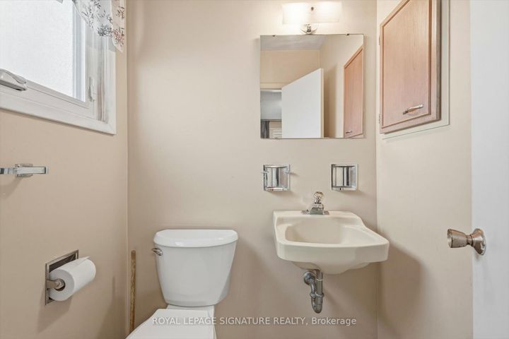 Photo 23 at 1389 Tyneburn Crescent, Applewood, Mississauga