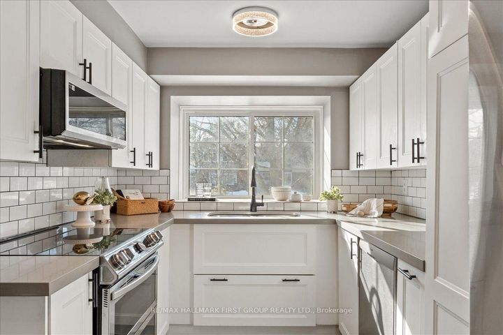 Photo 3 at 1793 Walnut Lane, Liverpool, Pickering