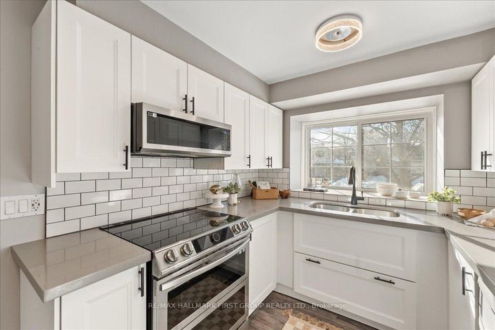 Photo 5 at 1793 Walnut Lane, Liverpool, Pickering