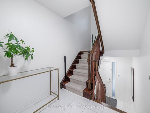 Photo 1 at 39 - 114 Leah Crescent, Beverley Glen, Vaughan