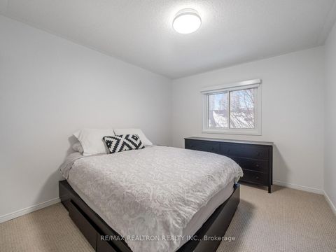 Photo 21 at 39 - 114 Leah Crescent, Beverley Glen, Vaughan