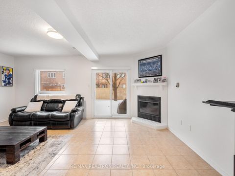 Photo 25 at 39 - 114 Leah Crescent, Beverley Glen, Vaughan