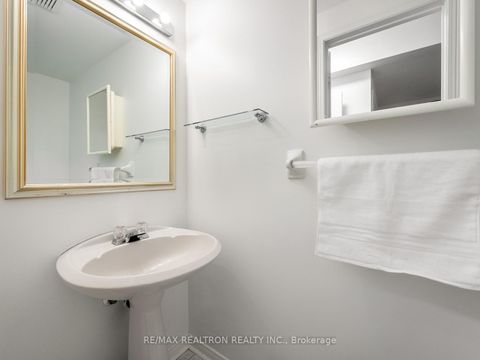 Photo 27 at 39 - 114 Leah Crescent, Beverley Glen, Vaughan