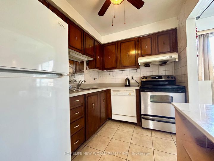 Photo 11 at 29 Jenny Wrenway, Hillcrest Village, Toronto