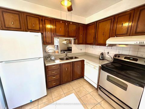 Photo 12 at 29 Jenny Wrenway, Hillcrest Village, Toronto