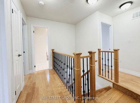 Photo 2 at 28 Shalom Way, Painswick South, Barrie