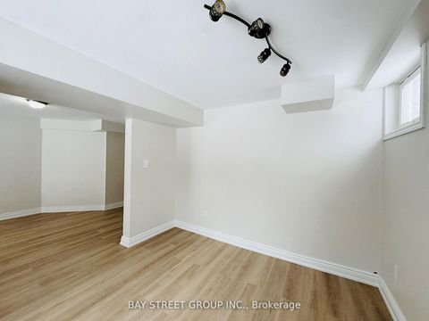 Photo 36 at 28 Shalom Way, Painswick South, Barrie