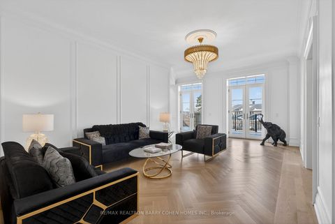 Photo 3 at 118 Laurentide Drive, Donalda, Toronto