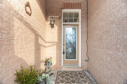 Photo 4 at 138 Parktree Drive, Maple, Vaughan