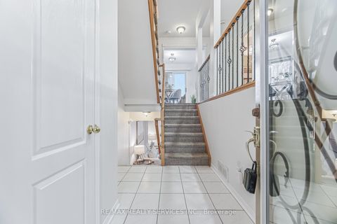 Photo 6 at 138 Parktree Drive, Maple, Vaughan