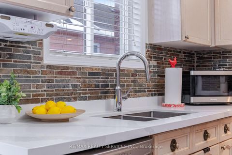 Photo 15 at 138 Parktree Drive, Maple, Vaughan