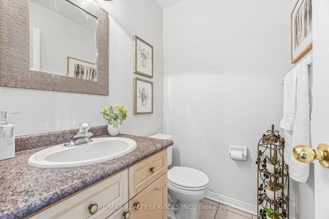 Photo 16 at 138 Parktree Drive, Maple, Vaughan