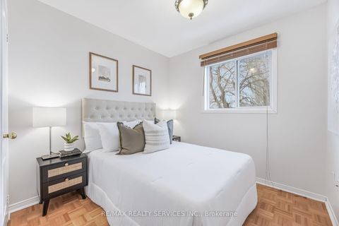 Photo 24 at 138 Parktree Drive, Maple, Vaughan