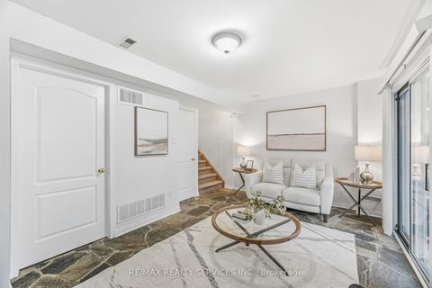 Photo 28 at 138 Parktree Drive, Maple, Vaughan