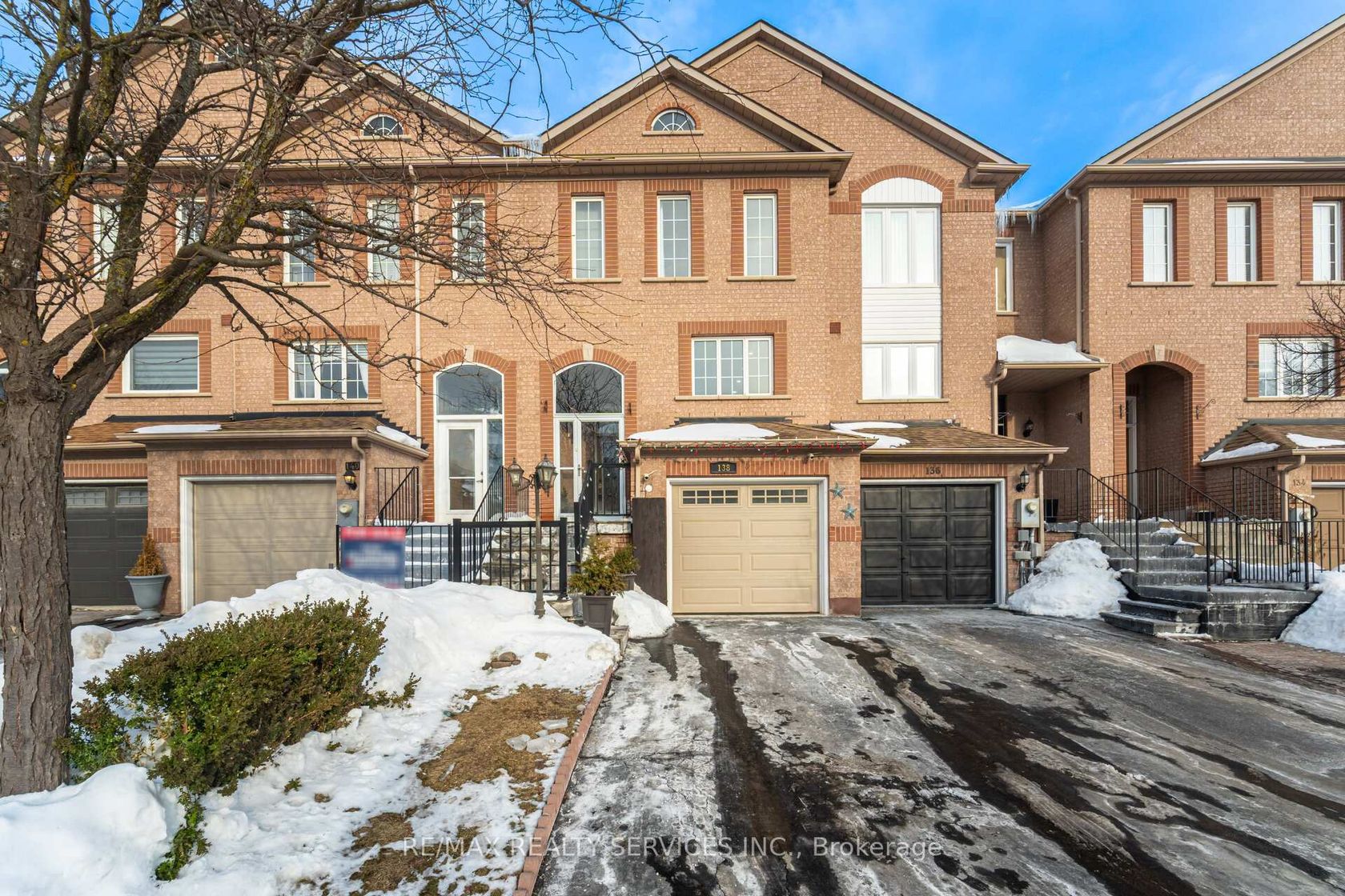 138 Parktree Drive, Maple, Vaughan photo number 2