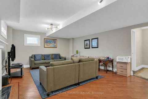 Photo 26 at 239 Country Lane, Painswick South, Barrie