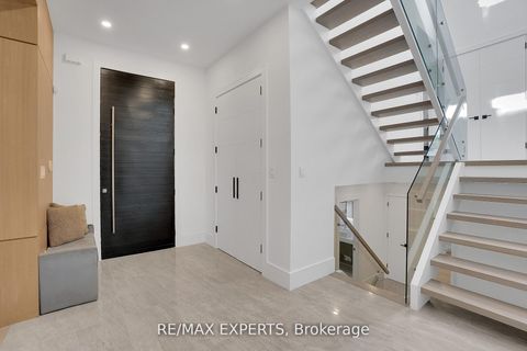 Photo 2 at 7 Woodvalley Drive, Humber Valley, Toronto