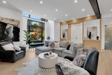 Photo 3 at 7 Woodvalley Drive, Humber Valley, Toronto