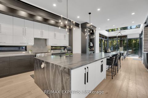 Photo 7 at 7 Woodvalley Drive, Humber Valley, Toronto