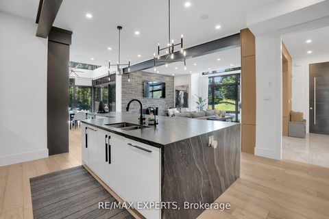 Photo 8 at 7 Woodvalley Drive, Humber Valley, Toronto