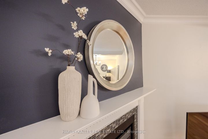 Photo 9 at 50 - 1060 Walden Circle, Clarkson, Mississauga