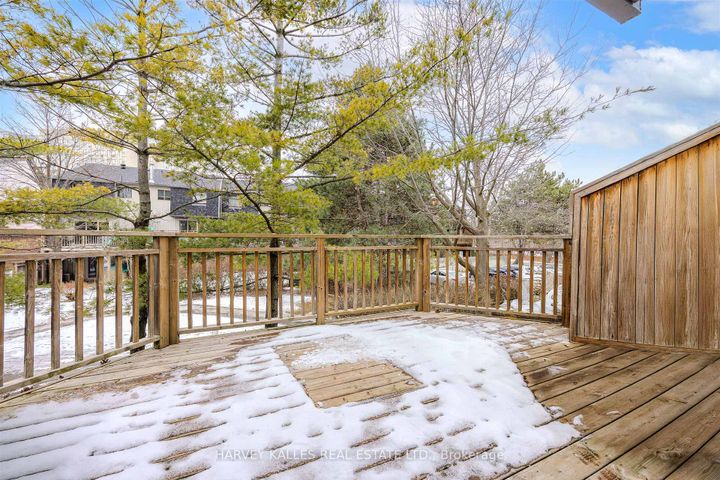 Photo 11 at 50 - 1060 Walden Circle, Clarkson, Mississauga