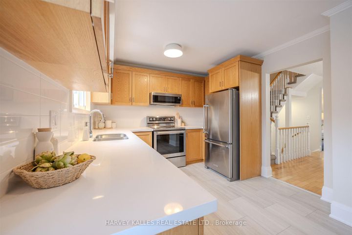 Photo 14 at 50 - 1060 Walden Circle, Clarkson, Mississauga