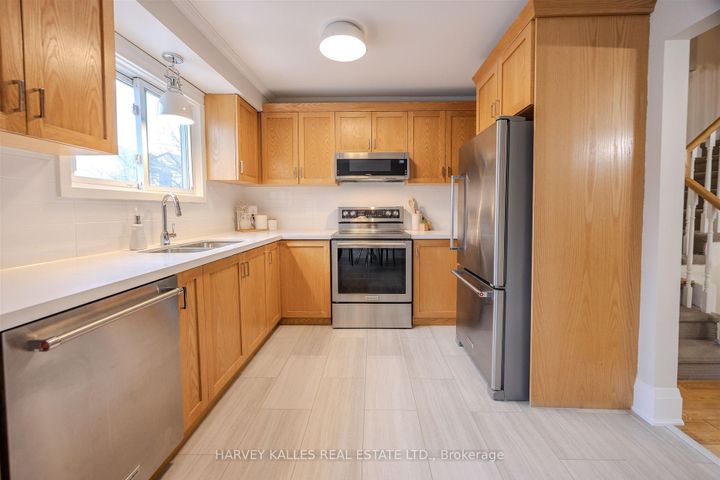 Photo 15 at 50 - 1060 Walden Circle, Clarkson, Mississauga