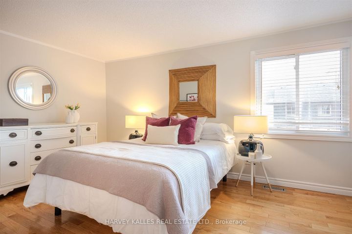 Photo 25 at 50 - 1060 Walden Circle, Clarkson, Mississauga