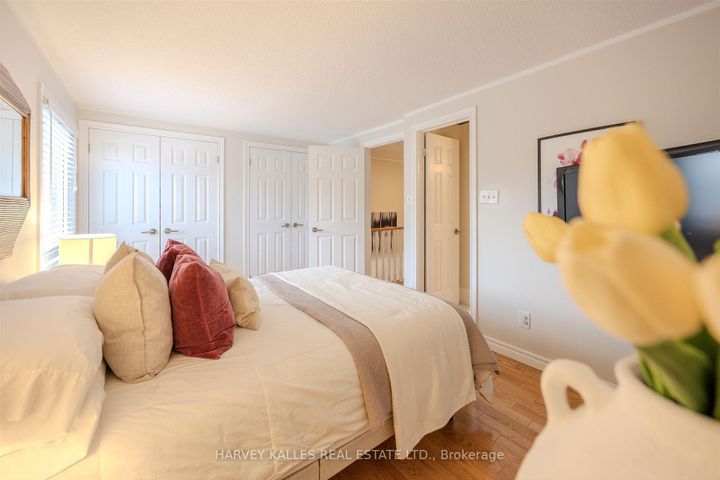 Photo 27 at 50 - 1060 Walden Circle, Clarkson, Mississauga