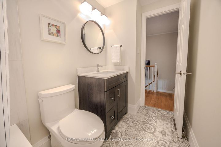 Photo 31 at 50 - 1060 Walden Circle, Clarkson, Mississauga