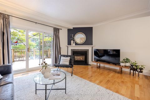 Photo 10 at 50 - 1060 Walden Circle, Clarkson, Mississauga