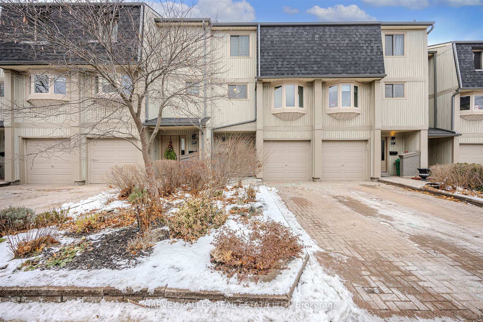 50 - 1060 Walden Circle, Clarkson, Mississauga by Loree Meneguzzi Real Estate 50 - 1060 Walden Circle, Clarkson, Mississauga