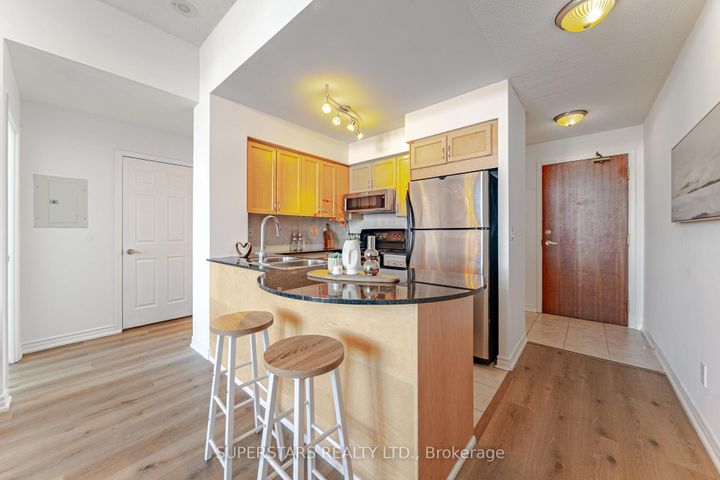 Photo 4 at 713 - 18 Kenaston Gardens, Bayview Village, Toronto