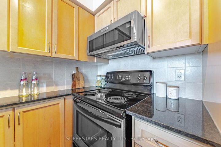 Photo 6 at 713 - 18 Kenaston Gardens, Bayview Village, Toronto