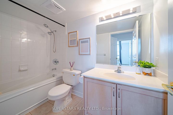 Photo 13 at 713 - 18 Kenaston Gardens, Bayview Village, Toronto