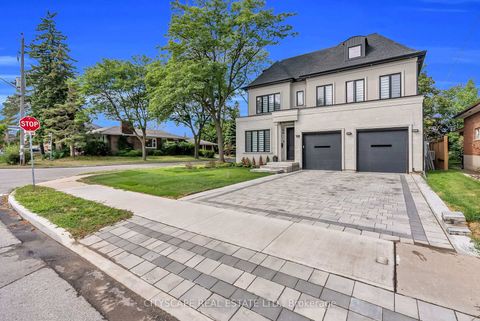 Photo 5 at 140 Hillmount Avenue, Lawrence, Toronto