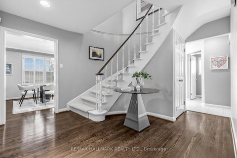 Photo 2 at 35 Elliotwood Court, Windfields, Toronto