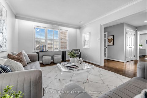 Photo 3 at 35 Elliotwood Court, Windfields, Toronto