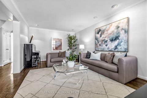 Photo 4 at 35 Elliotwood Court, Windfields, Toronto