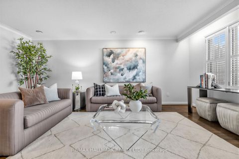 Photo 5 at 35 Elliotwood Court, Windfields, Toronto